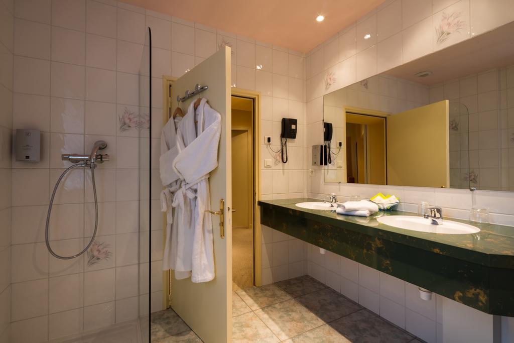 Auberge Du Lac, Sure Hotel Collection By Best Western Mesnil-Saint-Pere Luaran gambar