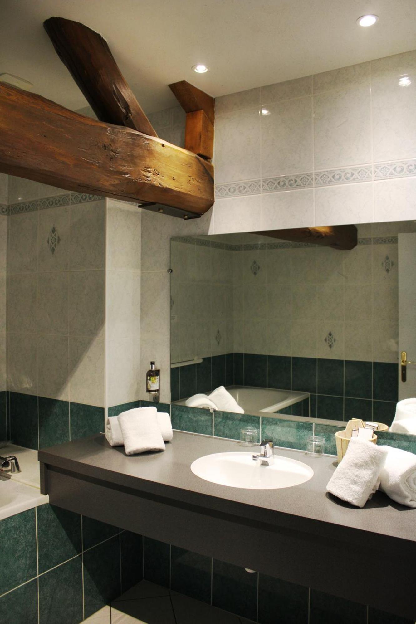 Auberge Du Lac, Sure Hotel Collection By Best Western Mesnil-Saint-Pere Luaran gambar